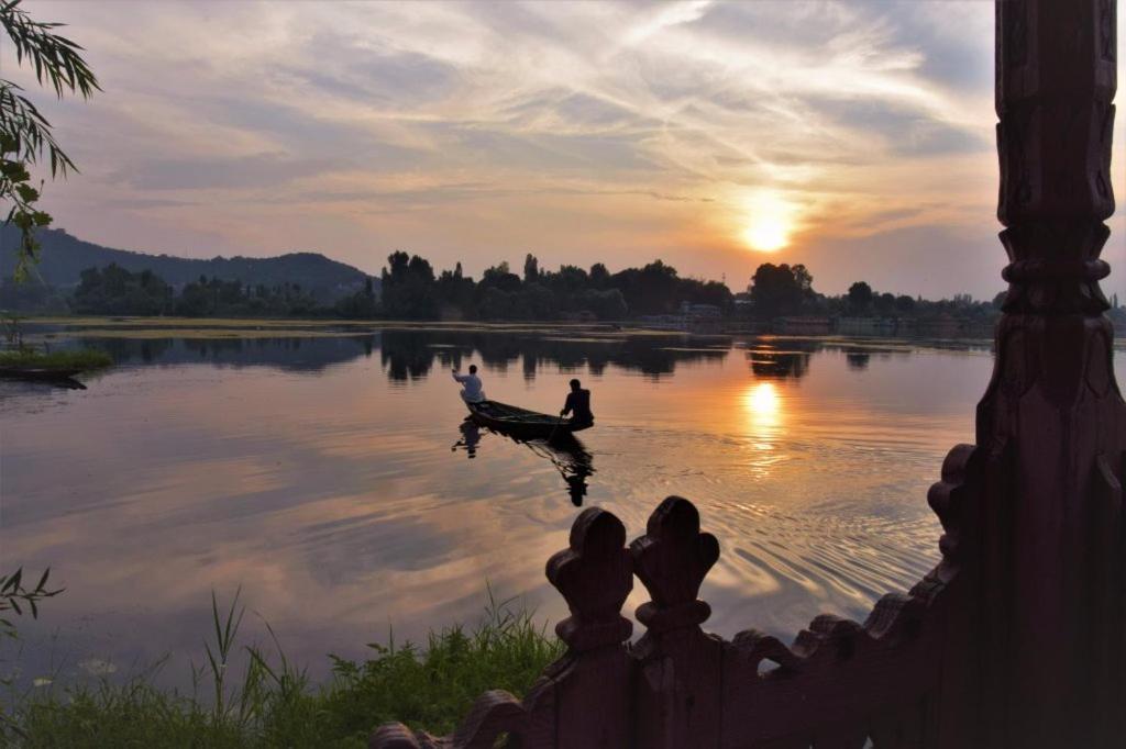 Golden Flower Heritage Houseboat Hotell Nagin Bagh Exteriör bild